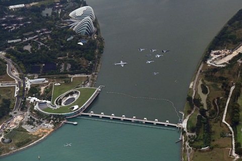 Duyệt binh tại Singapore kỷ niệm Hiệp ước phòng thủ ngũ cường - Ảnh 4. Duyệt binh tại Singapore kỷ niệm Hiệp ước phòng thủ ngũ cường - Ảnh 4.