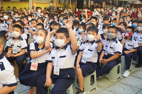 TP.HCM đề xuất chi 427 tỉ hỗ trợ học phí cho học sinh - Ảnh 1. TP.HCM đề xuất chi 427 tỉ hỗ trợ học phí cho học sinh - Ảnh 1.
