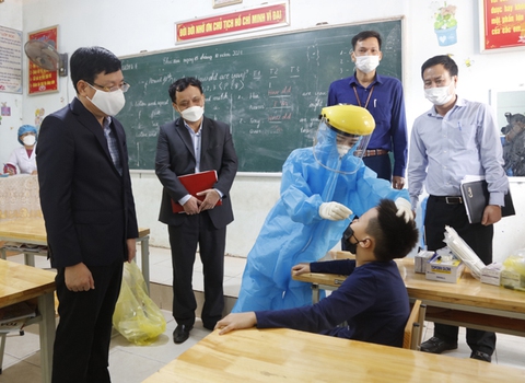 Từ vùng xanh rờn đến Thái Nguyên, Vĩnh Phúc vẫn phải xét nghiệm COVID-19? - Ảnh 1. Từ vùng xanh rờn đến Thái Nguyên, Vĩnh Phúc vẫn phải xét nghiệm COVID-19? - Ảnh 1.