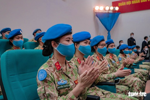 Chủ tịch nước: Chiến sĩ mũ nồi xanh đại diện cho Việt Nam yêu hòa bình, vì hòa bình - Ảnh 4. Chủ tịch nước: Chiến sĩ mũ nồi xanh đại diện cho Việt Nam yêu hòa bình, vì hòa bình - Ảnh 4.