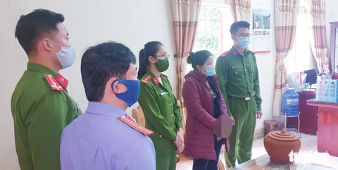 Bắt nữ chủ tịch xã và thuộc cấp ‘ăn chặn’ tiền hỗ trợ thiên tai - Ảnh 1. Bắt nữ chủ tịch xã và thuộc cấp ‘ăn chặn’ tiền hỗ trợ thiên tai - Ảnh 1.