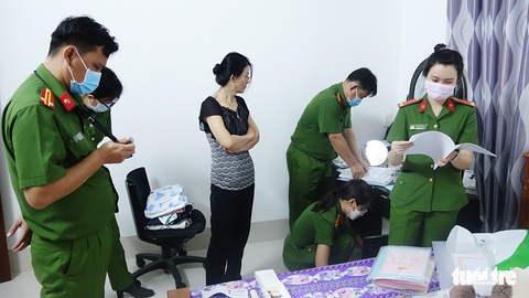 Bắt cán bộ Hải quan An Giang liên quan vụ buôn lậu 100 tấn đường cát - Ảnh 2. Bắt cán bộ Hải quan An Giang liên quan vụ buôn lậu 100 tấn đường cát - Ảnh 2.