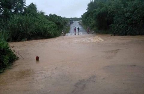 Bốn người đi rừng bơi qua suối về nhà giữa mưa lũ, một người bị cuốn trôi mất tích - Ảnh 1. Bốn người đi rừng bơi qua suối về nhà giữa mưa lũ, một người bị cuốn trôi mất tích - Ảnh 1.