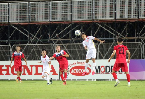 Ông Park thử nghiệm sơ đồ 4 hậu vệ cho U23 Việt Nam bất thành - Ảnh 1. Ông Park thử nghiệm sơ đồ 4 hậu vệ cho U23 Việt Nam bất thành - Ảnh 1.