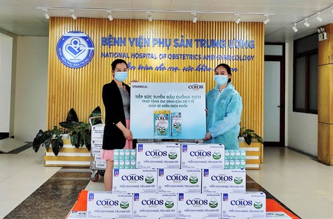 Vinamilk trao tặng 50.000 sản phẩm ColosGold cho con em y bác sĩ tuyến đầu - Ảnh 1. Vinamilk trao tặng 50.000 sản phẩm ColosGold cho con em y bác sĩ tuyến đầu - Ảnh 1.