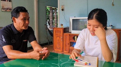 Cô gái mồ côi vào đại học, cả xóm phấn khởi, nể phục - Ảnh 4. Cô gái mồ côi vào đại học, cả xóm phấn khởi, nể phục - Ảnh 4.
