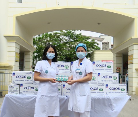 Vinamilk trao tặng 50.000 sản phẩm ColosGold cho con em y bác sĩ tuyến đầu - Ảnh 3. Vinamilk trao tặng 50.000 sản phẩm ColosGold cho con em y bác sĩ tuyến đầu - Ảnh 3.