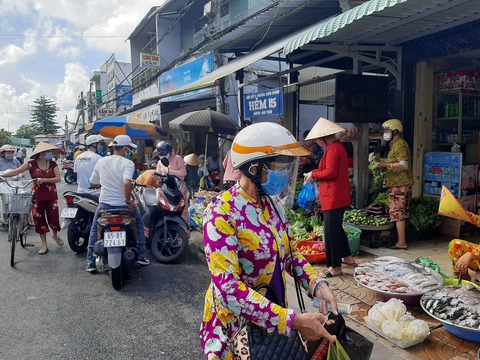 Ngày đầu thực hiện theo hướng dẫn mới, chợ truyền thống ở Cần Thơ vẫn chưa hoạt động lại - Ảnh 4. Ngày đầu thực hiện theo hướng dẫn mới, chợ truyền thống ở Cần Thơ vẫn chưa hoạt động lại - Ảnh 4.