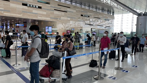 Cần Thơ đón chuyến bay nội địa đầu tiên sau gần 3 tháng tạm ngưng do dịch - Ảnh 1. Cần Thơ đón chuyến bay nội địa đầu tiên sau gần 3 tháng tạm ngưng do dịch - Ảnh 1.
