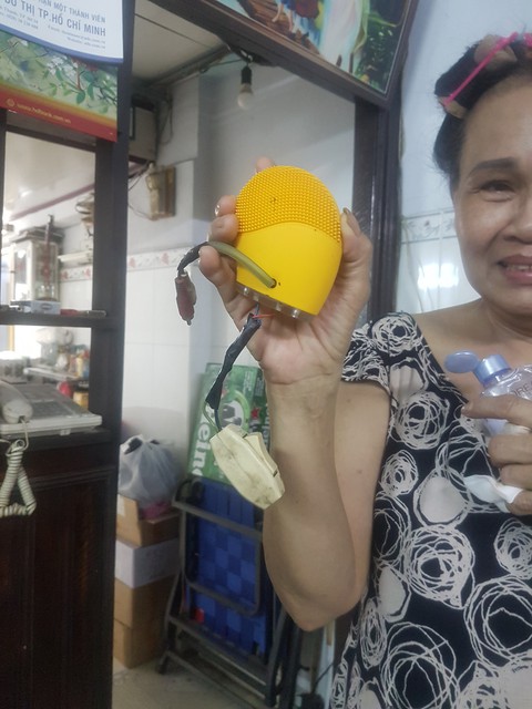 Dân mạng trầm trồ với ông chồng cặm cụi sửa máy rửa mặt cho vợ - Ảnh 2. Dân mạng trầm trồ với ông chồng cặm cụi sửa máy rửa mặt cho vợ - Ảnh 2.