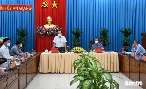 TP.HCM tặng vật tư y tế phòng chống dịch cho An Giang, Đồng Tháp - Ảnh 2. TP.HCM tặng vật tư y tế phòng chống dịch cho An Giang, Đồng Tháp - Ảnh 2.