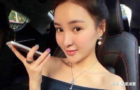 Người đẹp nổi tiếng trên mạng xã hội Trung Quốc đi tù vì bán kẹo giảm cân độc hại - Ảnh 2. Người đẹp nổi tiếng trên mạng xã hội Trung Quốc đi tù vì bán kẹo giảm cân độc hại - Ảnh 2.