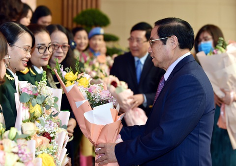 Thủ tướng Phạm Minh Chính: Còn nhiều việc phải làm để phụ nữ có cuộc sống tốt đẹp hơn - Ảnh 4. Thủ tướng Phạm Minh Chính: Còn nhiều việc phải làm để phụ nữ có cuộc sống tốt đẹp hơn - Ảnh 4.
