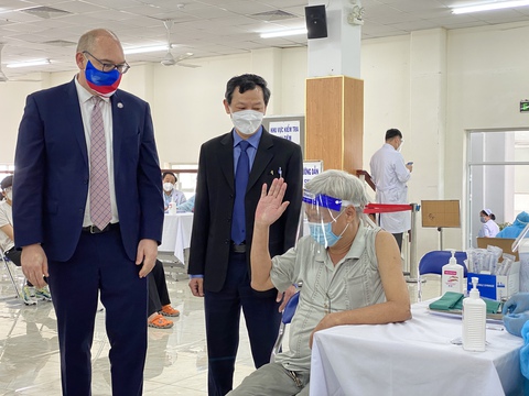 Bệnh viện Chợ Rẫy nhận máy giải trình tự gene từ Mỹ - Ảnh 1. Bệnh viện Chợ Rẫy nhận máy giải trình tự gene từ Mỹ - Ảnh 1.