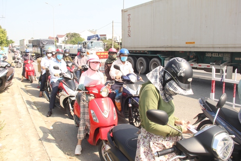 Hiểu nhầm quy định, người từ Đà Nẵng không vào được Quảng Nam - Ảnh 1. Hiểu nhầm quy định, người từ Đà Nẵng không vào được Quảng Nam - Ảnh 1.