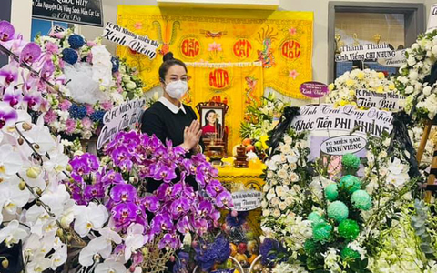 Con gái ruột Phi Nhung bác bỏ thông tin sai lệch về việc tổ chức tang lễ cho mẹ - Ảnh 1. Con gái ruột Phi Nhung bác bỏ thông tin sai lệch về việc tổ chức tang lễ cho mẹ - Ảnh 1.