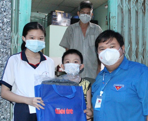 400 học bổng tiếp sức học sinh khó khăn vì COVID-19 - Ảnh 1. 400 học bổng tiếp sức học sinh khó khăn vì COVID-19 - Ảnh 1.