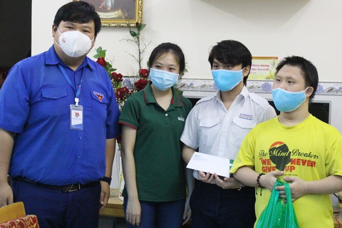 Dìu bước chân mồ côi - Ảnh 1. Dìu bước chân mồ côi - Ảnh 1.