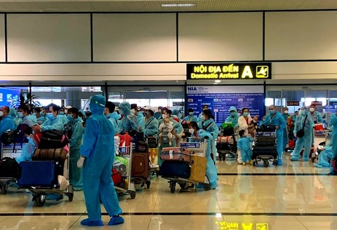 Chuyến bay đặc biệt đón thai phụ, trẻ em, người bệnh hiểm nghèo từ TP.HCM về quê - Ảnh 4. Chuyến bay đặc biệt đón thai phụ, trẻ em, người bệnh hiểm nghèo từ TP.HCM về quê - Ảnh 4.