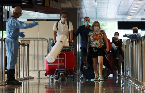 Singapore lo tái bùng phát dịch khi số ca COVID-19 mỗi ngày gần chạm mốc 4.000 ca - Ảnh 1. Singapore lo tái bùng phát dịch khi số ca COVID-19 mỗi ngày gần chạm mốc 4.000 ca - Ảnh 1.