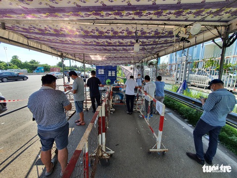 TP.HCM sẽ kiểm soát đi lại đúng tinh thần nghị quyết 128, không gây khó cho dân - Ảnh 1. TP.HCM sẽ kiểm soát đi lại đúng tinh thần nghị quyết 128, không gây khó cho dân - Ảnh 1.