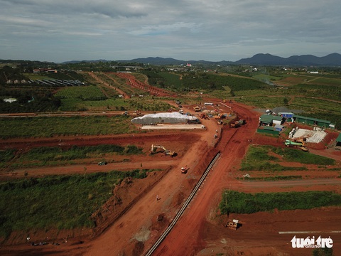Đề nghị công an điều tra chiêu trò hiến đất làm đường để phân lô, tách thửa tại Bảo Lộc - Ảnh 2. Đề nghị công an điều tra chiêu trò hiến đất làm đường để phân lô, tách thửa tại Bảo Lộc - Ảnh 2.