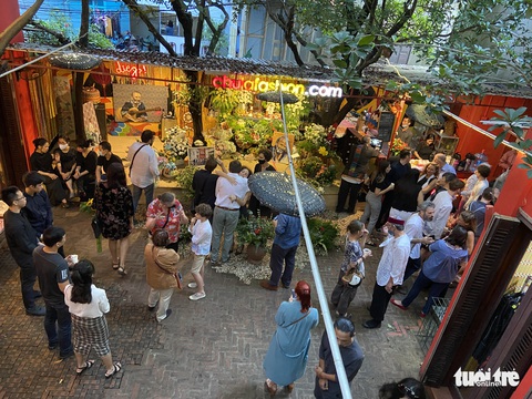 Bạn bè, nghệ sĩ vinh danh nhà thiết kế Chula - người tôn vinh văn hóa Việt - Ảnh 4. Bạn bè, nghệ sĩ vinh danh nhà thiết kế Chula - người tôn vinh văn hóa Việt - Ảnh 4.