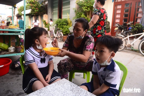 Sáng nay 20-10, học sinh xã đảo Thạnh An nô nức đến trường - Ảnh 4. Sáng nay 20-10, học sinh xã đảo Thạnh An nô nức đến trường - Ảnh 4.