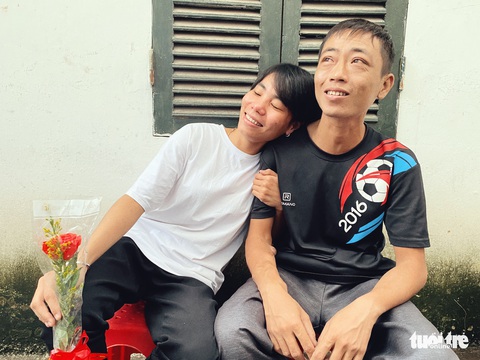 Những khoảnh khắc tình yêu của chàng trai với cô gái xóm chạy thận - Ảnh 7. Những khoảnh khắc tình yêu của chàng trai với cô gái xóm chạy thận - Ảnh 7.
