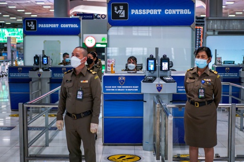 Bangkok sẽ xét nghiệm du khách bên ngoài sân bay - Ảnh 1. Bangkok sẽ xét nghiệm du khách bên ngoài sân bay - Ảnh 1.