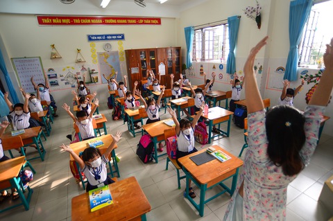 Hôm nay đi học lại thì phải ngoan nha, trưa bà qua trường đón về - Ảnh 5. Hôm nay đi học lại thì phải ngoan nha, trưa bà qua trường đón về - Ảnh 5.