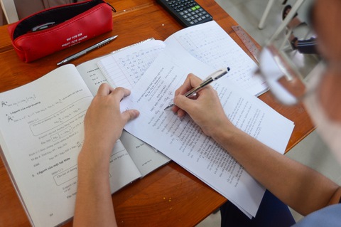 Hôm nay đi học lại thì phải ngoan nha, trưa bà qua trường đón về - Ảnh 7. Hôm nay đi học lại thì phải ngoan nha, trưa bà qua trường đón về - Ảnh 7.
