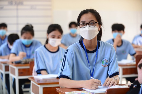 Hôm nay đi học lại thì phải ngoan nha, trưa bà qua trường đón về - Ảnh 6. Hôm nay đi học lại thì phải ngoan nha, trưa bà qua trường đón về - Ảnh 6.