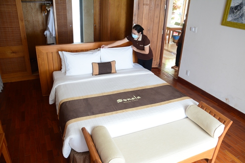Phố biển Phan Thiết tất bật chuẩn bị đón khách trở lại - Ảnh 1. Phố biển Phan Thiết tất bật chuẩn bị đón khách trở lại - Ảnh 1.