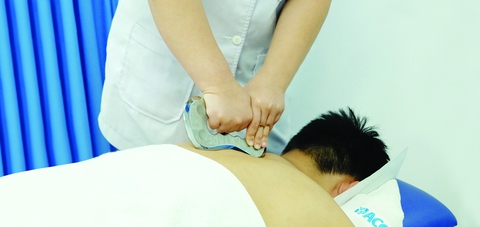 Thoái hóa đốt sống cổ gây đau đầu có nguy hiểm không? - Ảnh 3. Thoái hóa đốt sống cổ gây đau đầu có nguy hiểm không? - Ảnh 3.