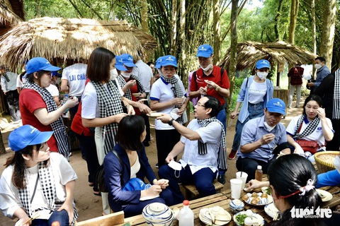 Bí thư Nguyễn Văn Nên cùng lực lượng tuyến đầu tham quan Củ Chi - Tây Ninh - Ảnh 5. Bí thư Nguyễn Văn Nên cùng lực lượng tuyến đầu tham quan Củ Chi - Tây Ninh - Ảnh 5.