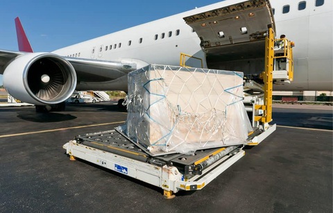 Hàng hóa toàn cầu tranh nhau chỗ trên các chuyến bay - Ảnh 1. Hàng hóa toàn cầu tranh nhau chỗ trên các chuyến bay - Ảnh 1.