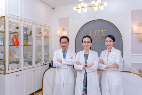 Bác sĩ Tô Lan Phương chia sẻ cách xử trí viêm da tiếp xúc với kiến ba khoang - Ảnh 2. Bác sĩ Tô Lan Phương chia sẻ cách xử trí viêm da tiếp xúc với kiến ba khoang - Ảnh 2.