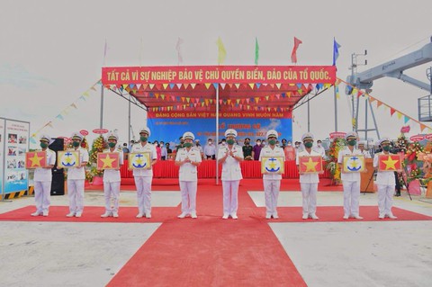 Vùng 5 Hải quân làm lễ thượng cờ 4 tàu vận tải đa năng RoRo5612 - Ảnh 1. Vùng 5 Hải quân làm lễ thượng cờ 4 tàu vận tải đa năng RoRo5612 - Ảnh 1.