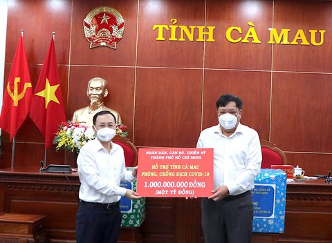 TP.HCM hỗ trợ 1 tỉ đồng cho Cà Mau chống dịch COVID-19 - Ảnh 1. TP.HCM hỗ trợ 1 tỉ đồng cho Cà Mau chống dịch COVID-19 - Ảnh 1.