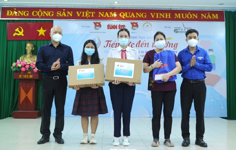 Chỉ mong các em luôn vững vàng trên con đường phía trước - Ảnh 1. Chỉ mong các em luôn vững vàng trên con đường phía trước - Ảnh 1.