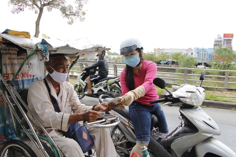 Vé số miền Tây trở lại: Bán đắt như tôm tươi - Ảnh 2. Vé số miền Tây trở lại: Bán đắt như tôm tươi - Ảnh 2.