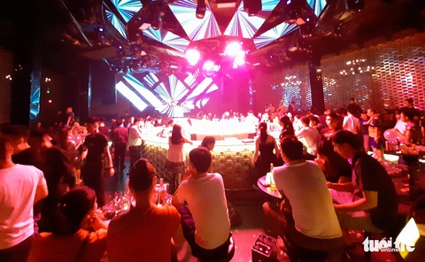 Nghệ An cho mở lại quán karaoke, massage ở 18 địa phương - Ảnh 1. Nghệ An cho mở lại quán karaoke, massage ở 18 địa phương - Ảnh 1.