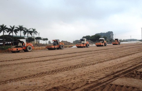 Thiếu hàng chục triệu mét khối đất sét đắp nền cao tốc Bắc - Nam - Ảnh 1. Thiếu hàng chục triệu mét khối đất sét đắp nền cao tốc Bắc - Nam - Ảnh 1.