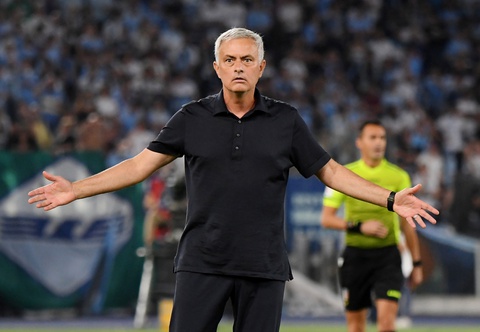 Thua sốc 1-6, HLV Mourinho: Chúng tôi thua đối thủ chất lượng hơn - Ảnh 1. Thua sốc 1-6, HLV Mourinho: Chúng tôi thua đối thủ chất lượng hơn - Ảnh 1.