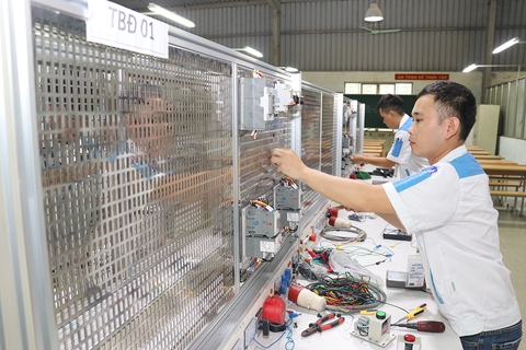 TP.HCM nghiên cứu tiêm vắc xin cho 130.000 học sinh, sinh viên sắp tốt nghiệp - Ảnh 1. TP.HCM nghiên cứu tiêm vắc xin cho 130.000 học sinh, sinh viên sắp tốt nghiệp - Ảnh 1.