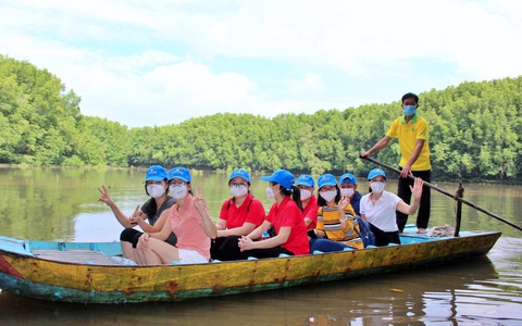 Tour đường thủy thương mại đầu tiên phục hồi du lịch TP.HCM - Ảnh 2. Tour đường thủy thương mại đầu tiên phục hồi du lịch TP.HCM - Ảnh 2.