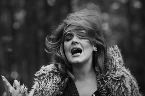 Easy On Me của Adele xô đổ kỷ lục của Ariana Grande với gần 100 triệu lượt xem trên YouTube - Ảnh 1. Easy On Me của Adele xô đổ kỷ lục của Ariana Grande với gần 100 triệu lượt xem trên YouTube - Ảnh 1.