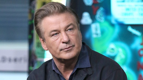 Tài tử Alec Baldwin chia sẻ sau tai nạn bắn chết người, Lê Hoàng lại gây tranh cãi - Ảnh 2. Tài tử Alec Baldwin chia sẻ sau tai nạn bắn chết người, Lê Hoàng lại gây tranh cãi - Ảnh 2.