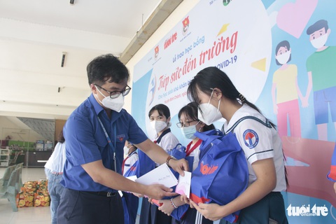 Em nhớ mẹ nhiều lắm, tự hứa với lòng sẽ học giỏi để mẹ vui - Ảnh 5. Em nhớ mẹ nhiều lắm, tự hứa với lòng sẽ học giỏi để mẹ vui - Ảnh 5.